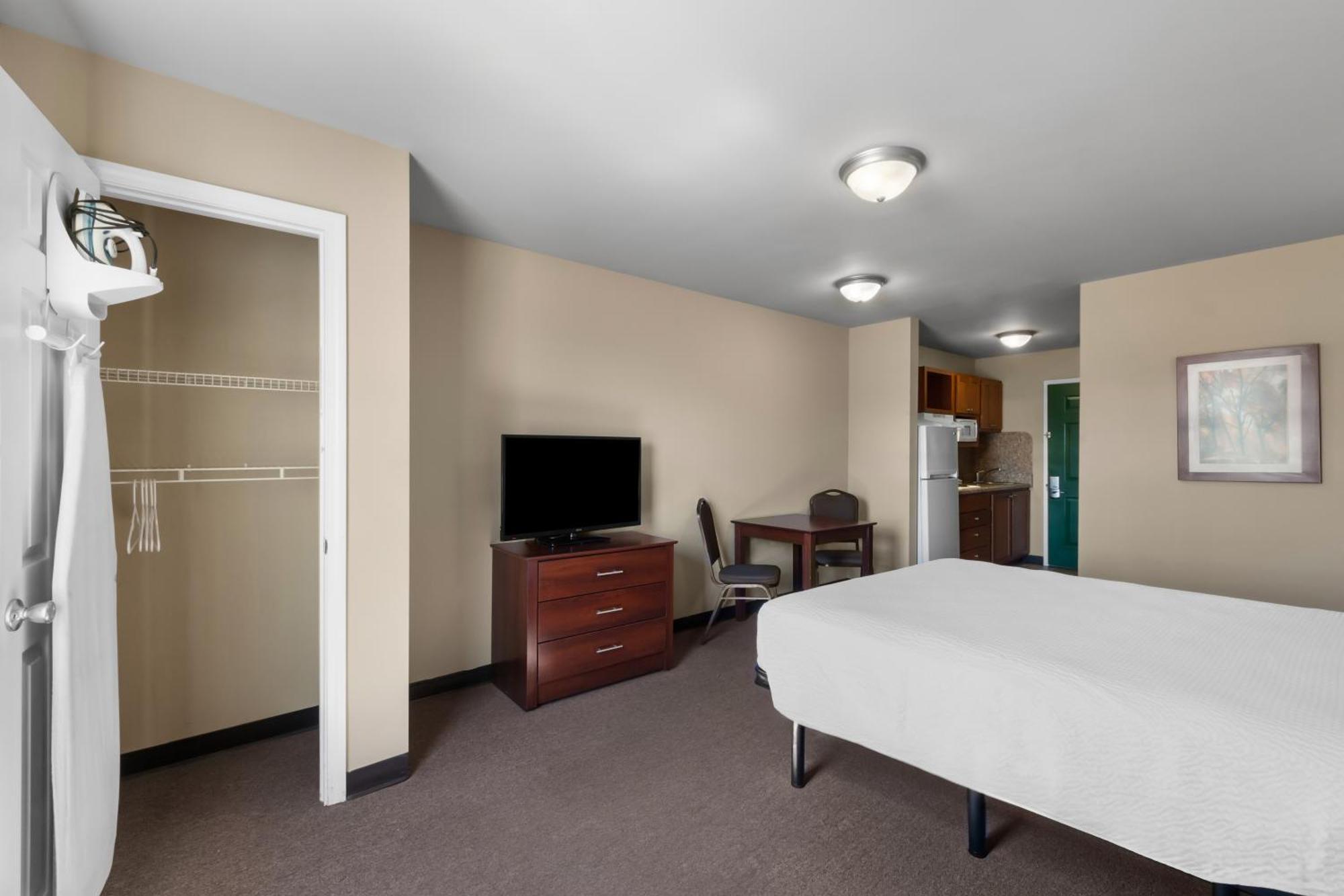 Risewell Kitchen Suites Плезантон Экстерьер фото
