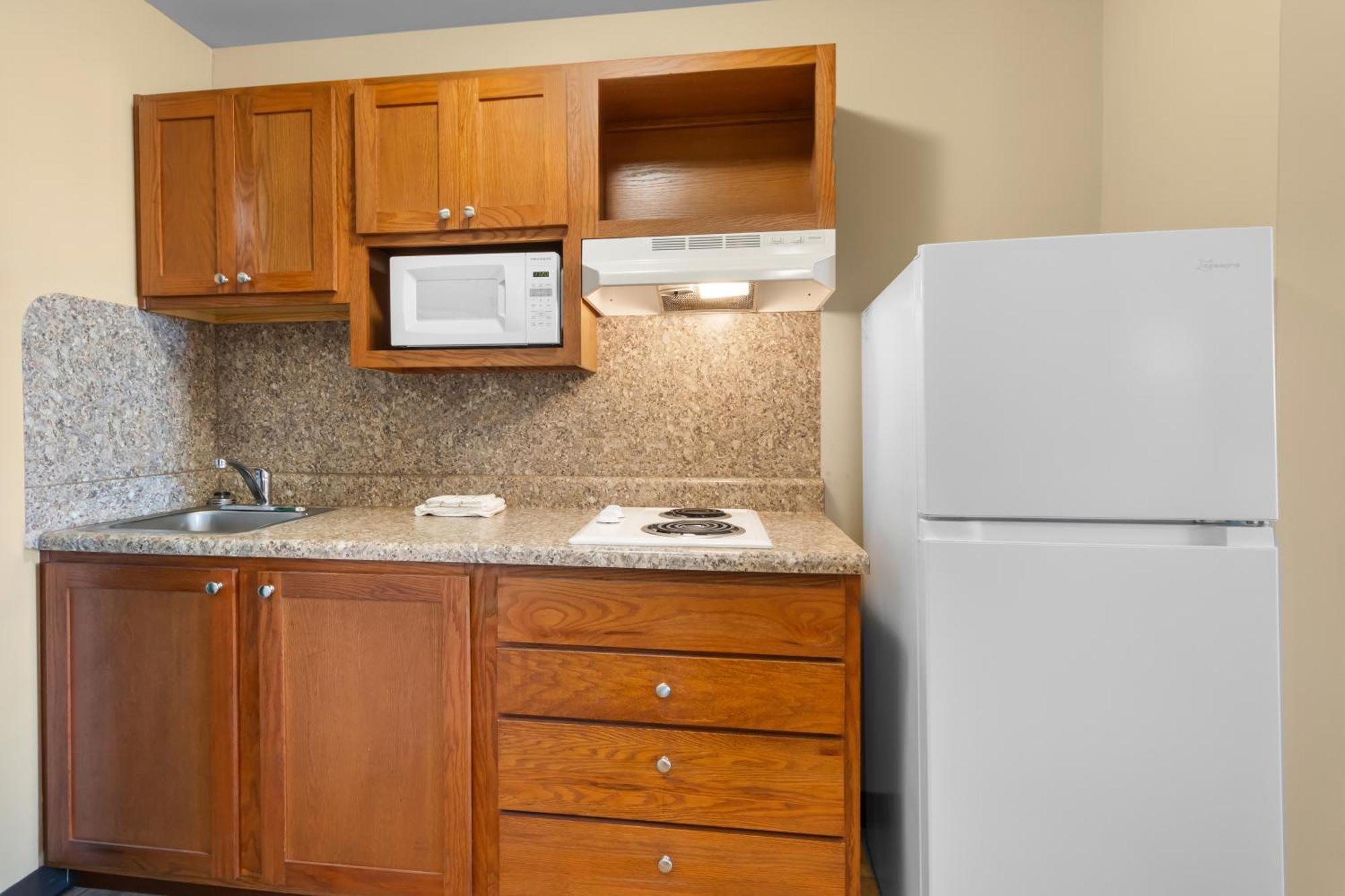 Risewell Kitchen Suites Плезантон Экстерьер фото